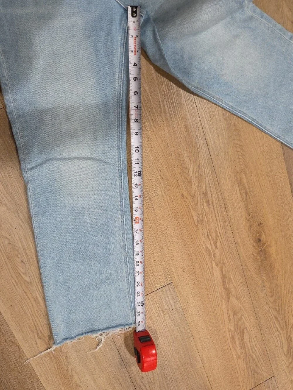 Women’s Light Blue Cropped Straight Jeans with Raw Hem